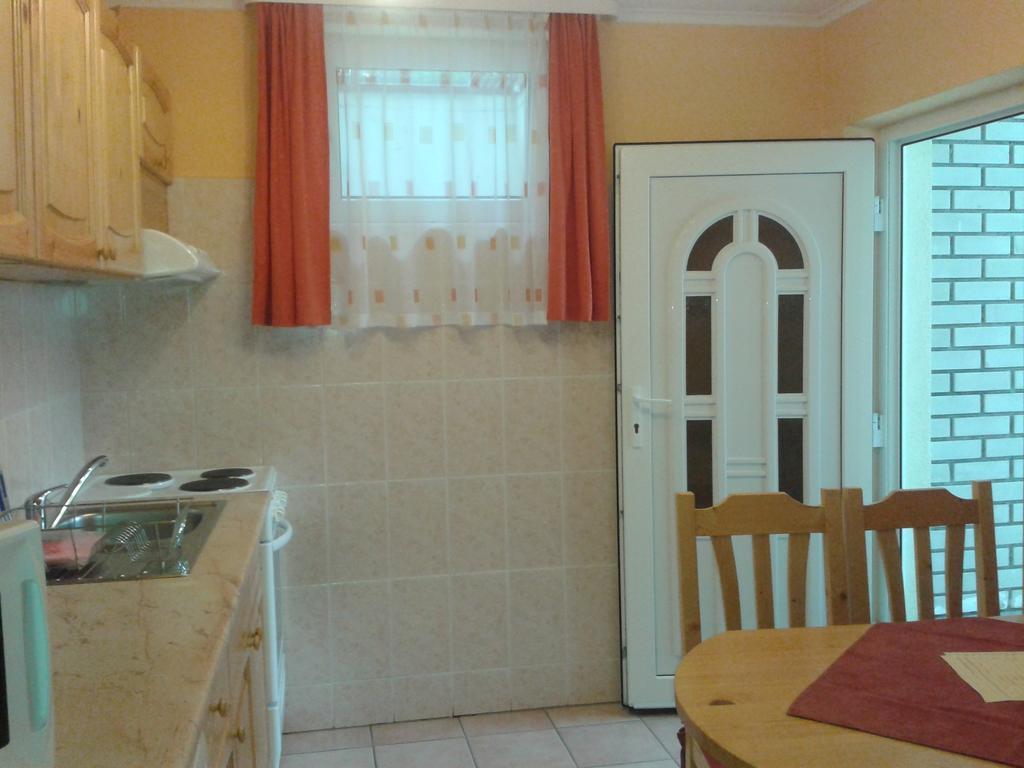 Levendula Apartman Balatonfured Ruang foto